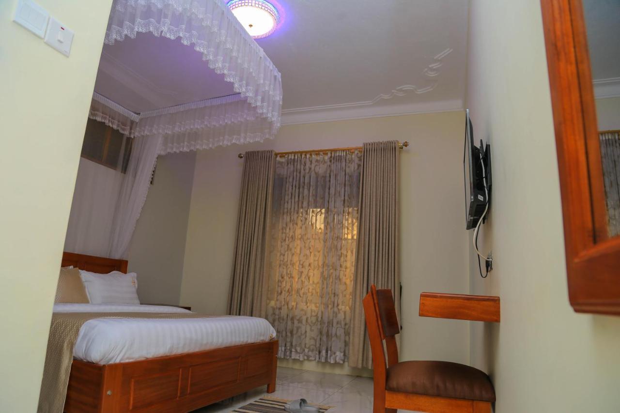 Fort Heights Homestay Fort Portal Ngoại thất bức ảnh